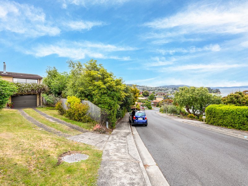 Photo - 2/120 Wells Parade, Blackmans Bay TAS 7052 - Image 4