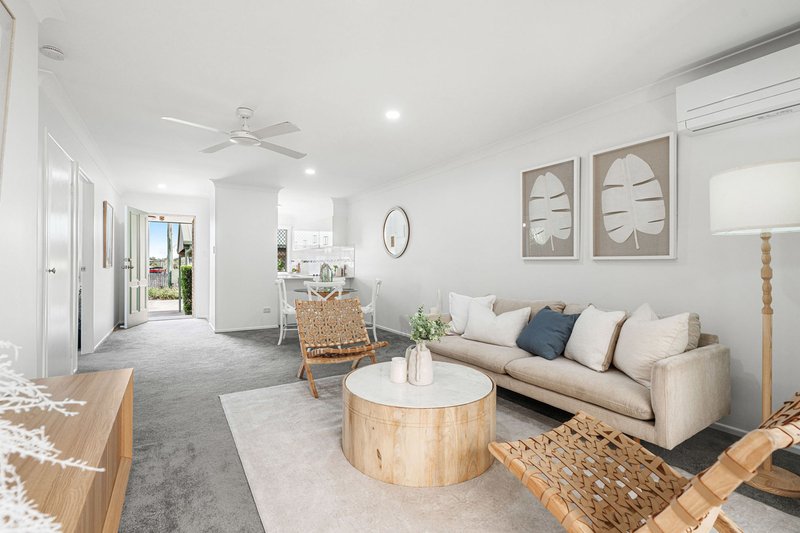 Photo - 21/2018 Wynnum Road, Wynnum West QLD 4178 - Image 2