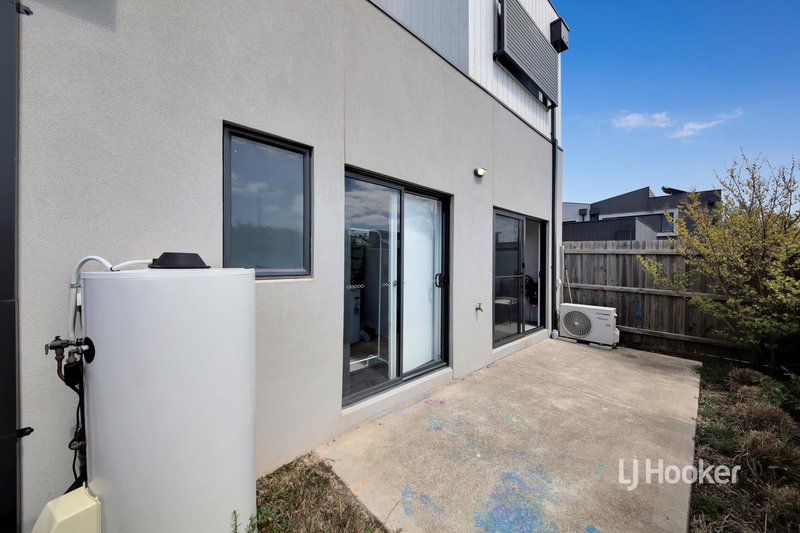 Photo - 21/205 James Mirams Drive, Roxburgh Park VIC 3064 - Image 9