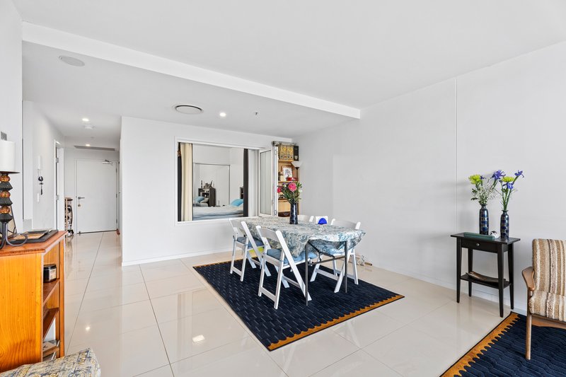 Photo - 21207/5 Harbour Side Court, Biggera Waters QLD 4216 - Image 6