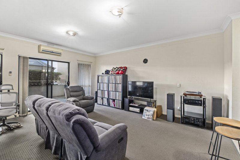 Photo - 21/21-29 Third Avenue, Blacktown NSW 2148 - Image 3