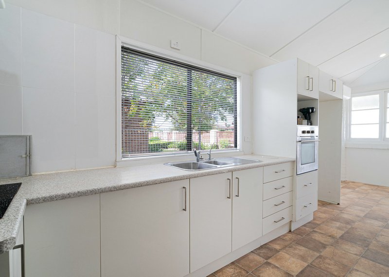 Photo - 2/121 Cornwall Street, Taree NSW 2430 - Image