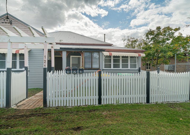 Photo - 2/121 Cornwall Street, Taree NSW 2430 - Image 4