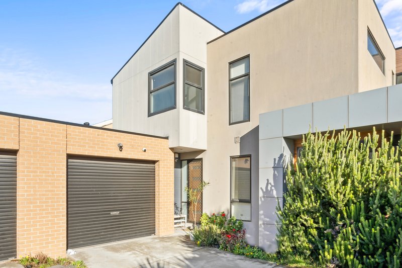 Photo - 2/121 Widford Street, Glenroy VIC 3046 - Image 1