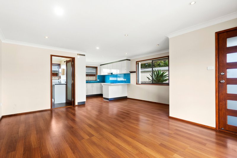 Photo - 2/121A Tongarra Road, Albion Park NSW 2527 - Image 3