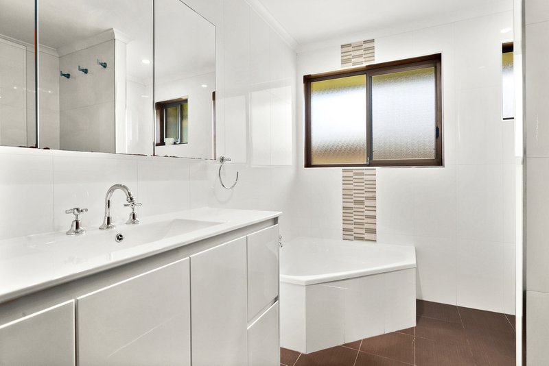 Photo - 2/121A Tongarra Road, Albion Park NSW 2527 - Image 7