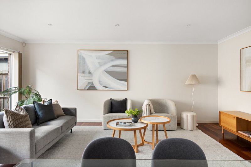 Photo - 2/122 Centre Dandenong Road, Cheltenham VIC 3192 - Image 1