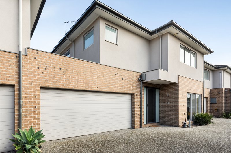 Photo - 2/122 Centre Dandenong Road, Cheltenham VIC 3192 - Image 3