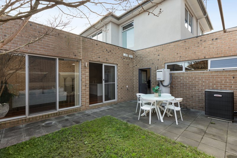 Photo - 2/122 Centre Dandenong Road, Cheltenham VIC 3192 - Image 4