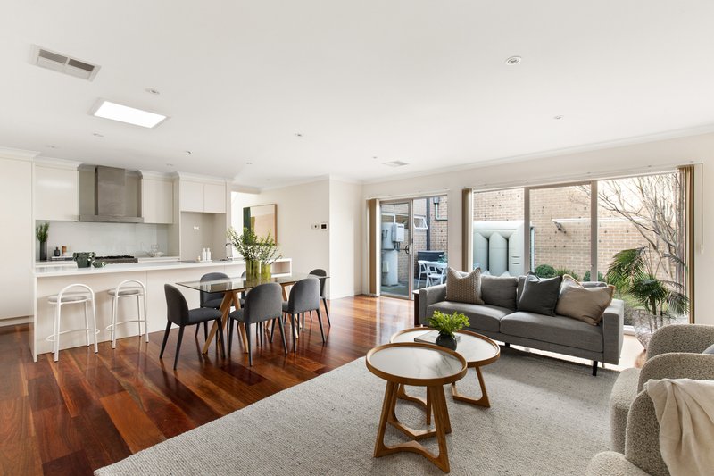 Photo - 2/122 Centre Dandenong Road, Cheltenham VIC 3192 - Image 8