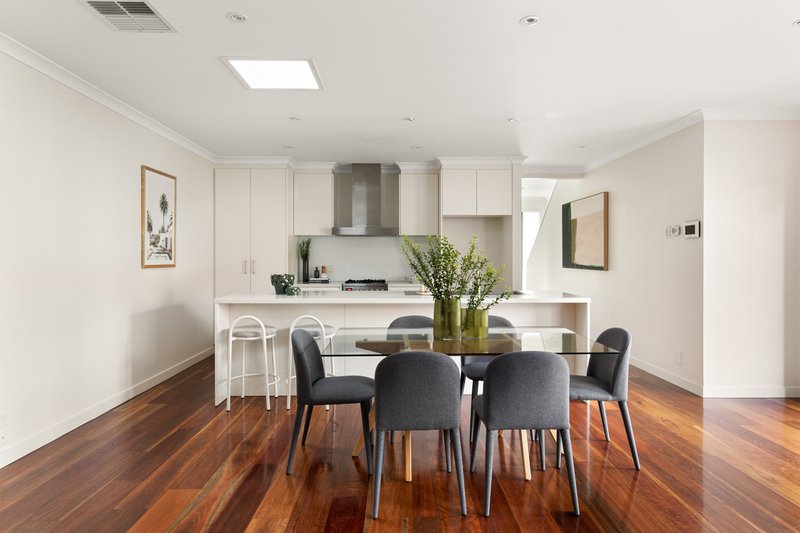 Photo - 2/122 Centre Dandenong Road, Cheltenham VIC 3192 - Image 10