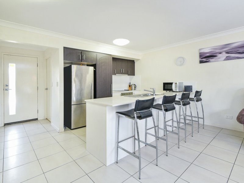 Photo - 21/22 Cola Crescent, Wynnum West QLD 4178 - Image 3