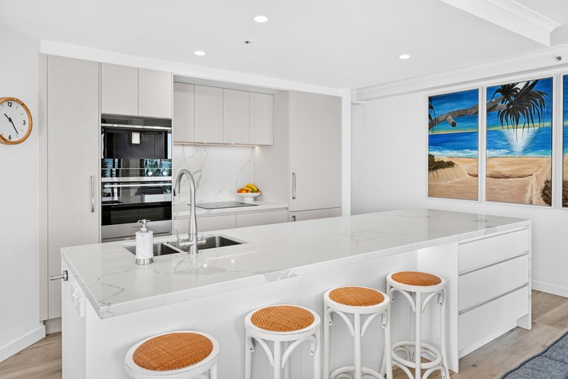 Photo - 21/22 Montgomery Avenue, Main Beach QLD 4217 - Image 5