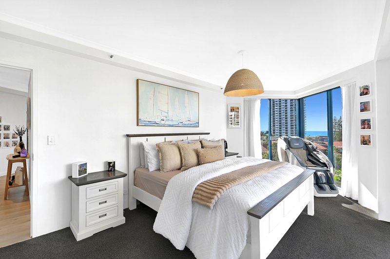 Photo - 21/22 Montgomery Avenue, Main Beach QLD 4217 - Image 9