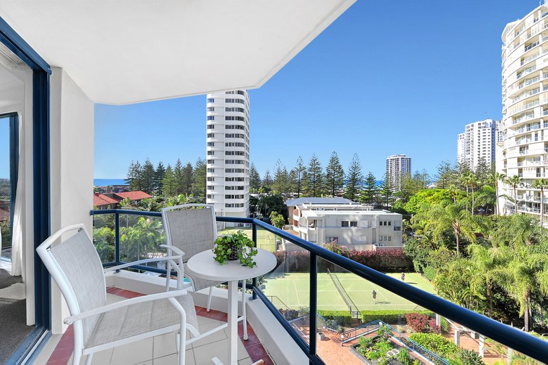 Photo - 21/22 Montgomery Avenue, Main Beach QLD 4217 - Image 11