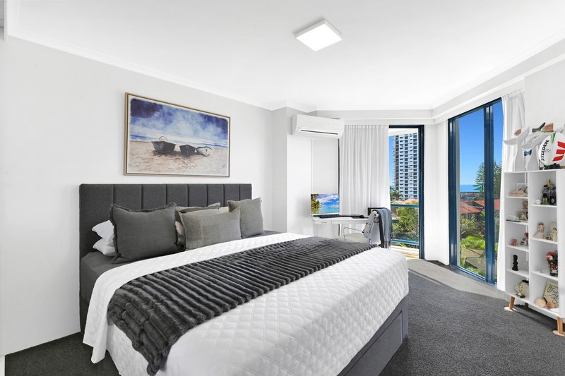 Photo - 21/22 Montgomery Avenue, Main Beach QLD 4217 - Image 13