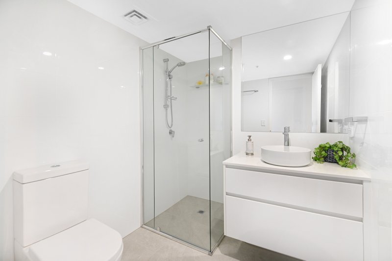 Photo - 21/22 Montgomery Avenue, Main Beach QLD 4217 - Image 14