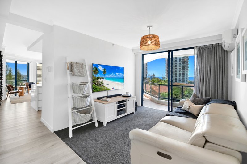Photo - 21/22 Montgomery Avenue, Main Beach QLD 4217 - Image 15