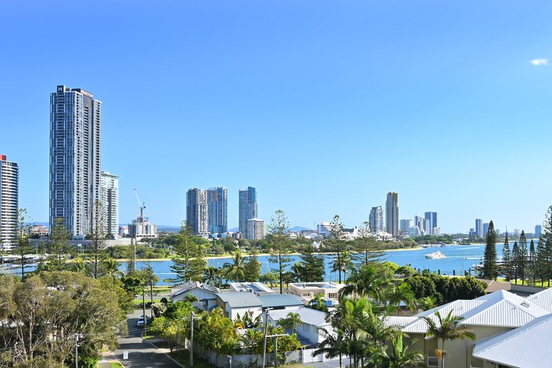 Photo - 21/22 Montgomery Avenue, Main Beach QLD 4217 - Image 18