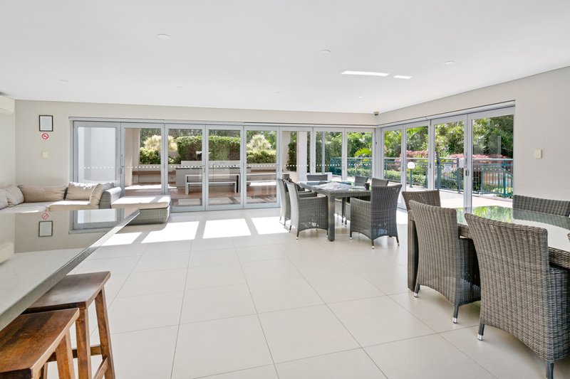 Photo - 21/22 Montgomery Avenue, Main Beach QLD 4217 - Image 24