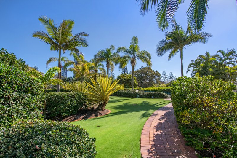 Photo - 21/22 Montgomery Avenue, Main Beach QLD 4217 - Image 25