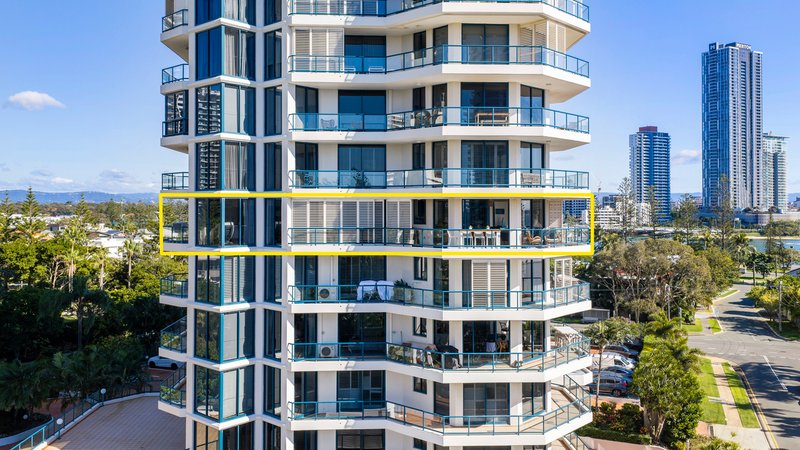 Photo - 21/22 Montgomery Avenue, Main Beach QLD 4217 - Image 30