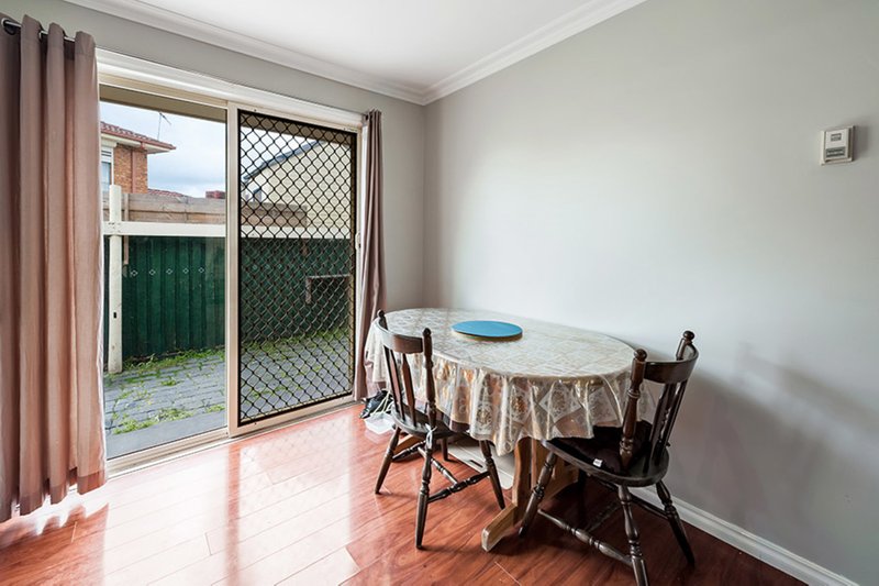 Photo - 2/123 Bridgewater Road, Craigieburn VIC 3064 - Image 4