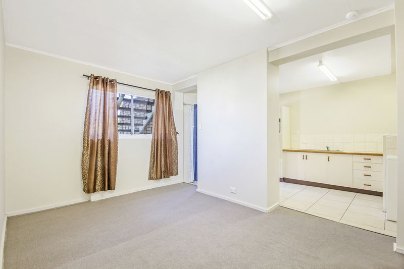 Photo - 2/1235 Gympie Road, Aspley QLD 4034 - Image 7