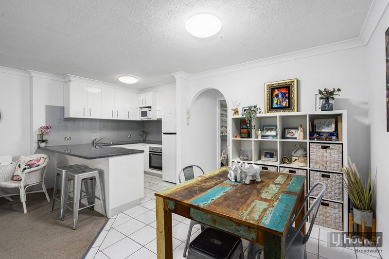 Photo - 21/24 Hamilton Avenue, Surfers Paradise QLD 4217 - Image 2