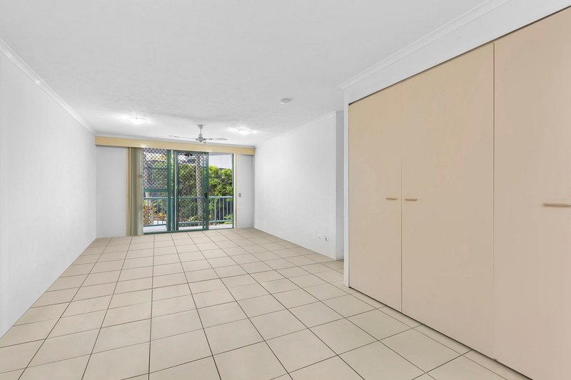 Photo - 2/124 Queen Street, Southport QLD 4215 - Image 3