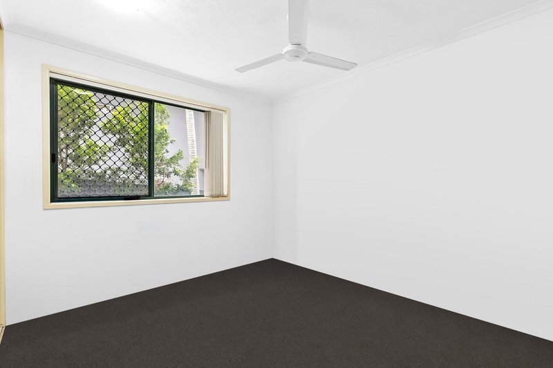 Photo - 2/124 Queen Street, Southport QLD 4215 - Image 7