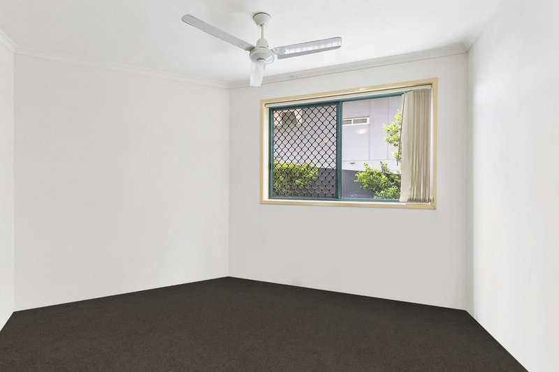 Photo - 2/124 Queen Street, Southport QLD 4215 - Image 8