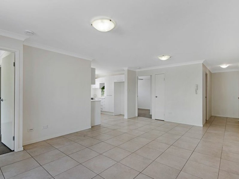 Photo - 2/125 Franz Road, Clayfield QLD 4011 - Image 4