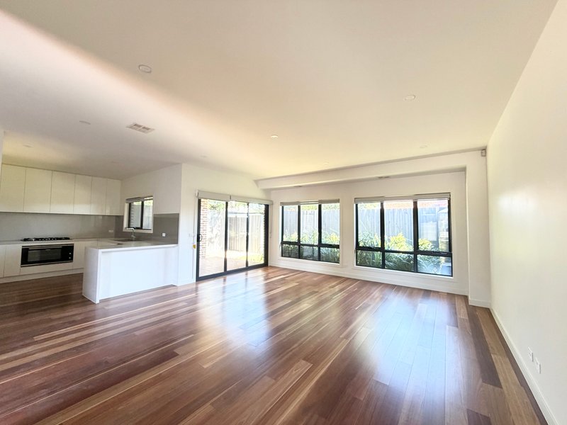 Photo - 2/1258 North Road, Oakleigh South VIC 3167 - Image 2