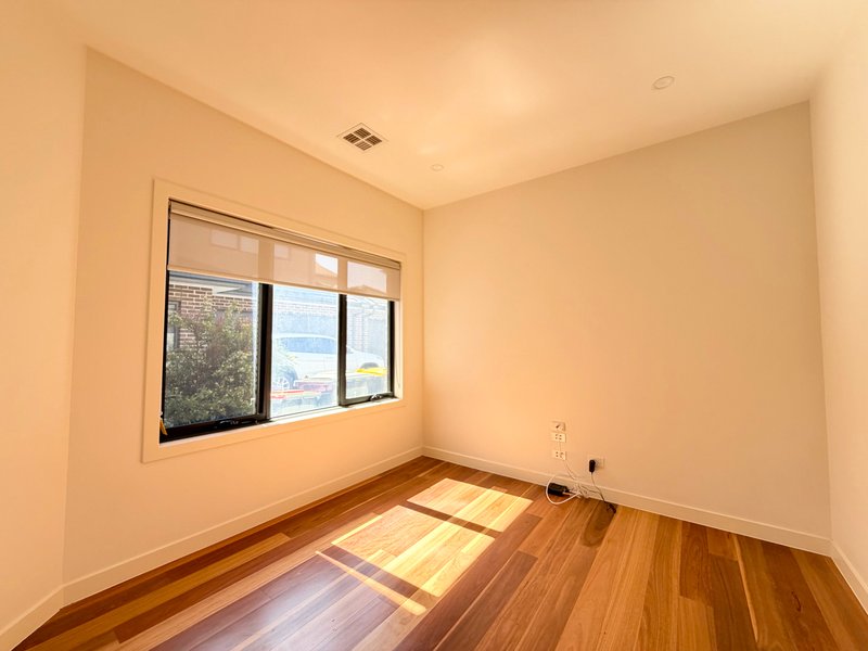 Photo - 2/1258 North Road, Oakleigh South VIC 3167 - Image 4