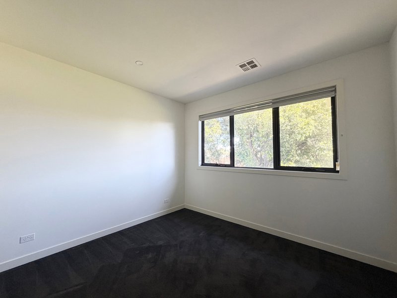 Photo - 2/1258 North Road, Oakleigh South VIC 3167 - Image 9