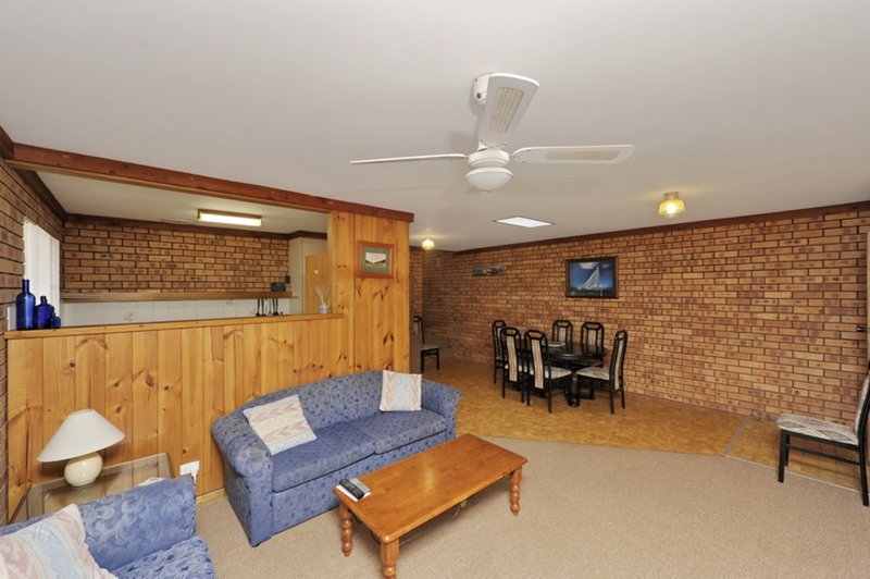 Photo - 2/126 Rigney Street, Shoal Bay NSW 2315 - Image 10