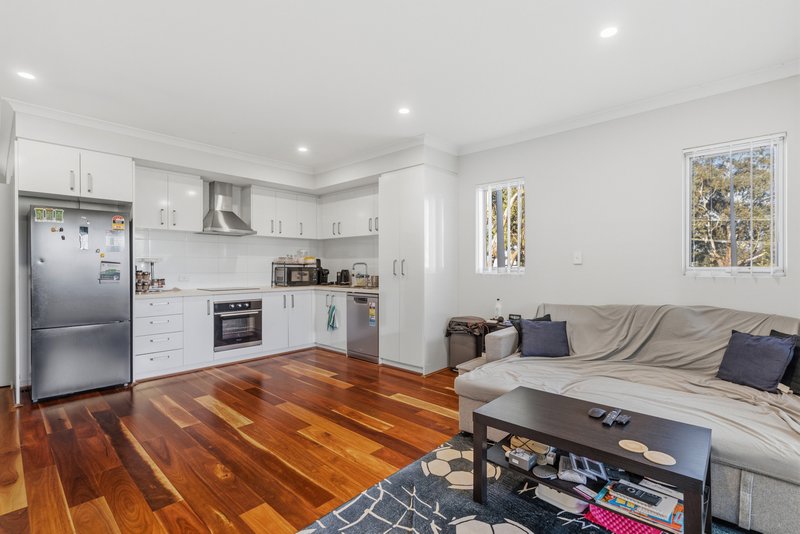 Photo - 2/126 Tibradden Circle, Ascot WA 6104 - Image 5