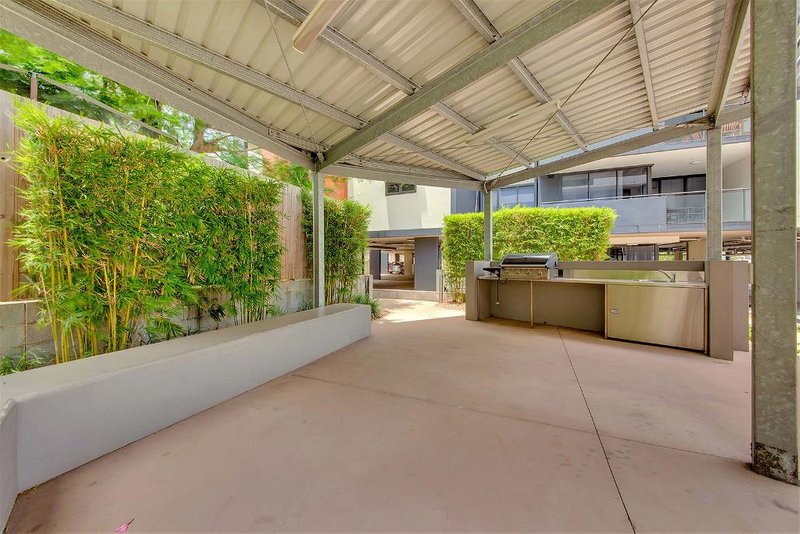 Photo - 212/60-64 Glenlyon Street, Gladstone Central QLD 4680 - Image 11