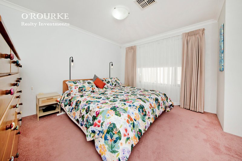 Photo - 2/127 Arlunya Aveune , Cloverdale WA 6105 - Image 4