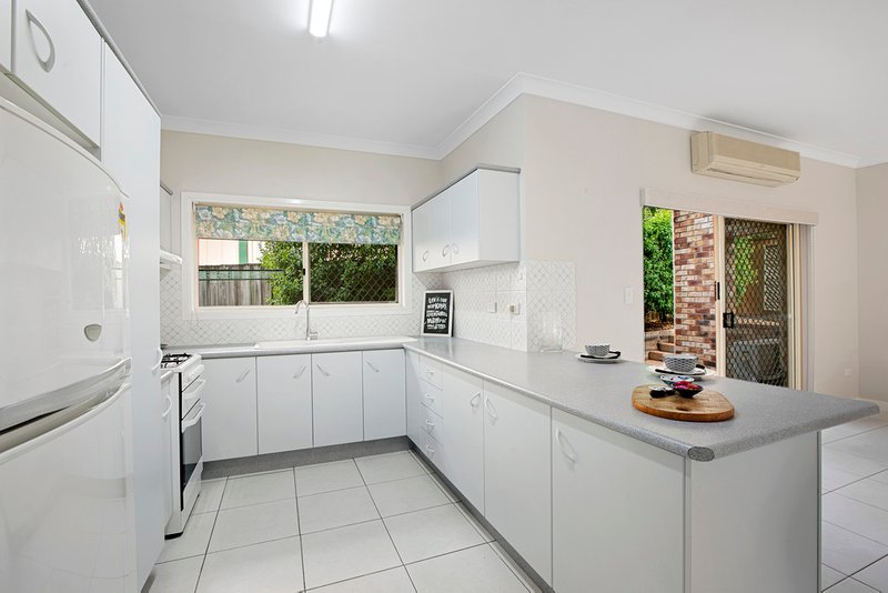 Photo - 2/127 Chester Road, Annerley QLD 4103 - Image 4