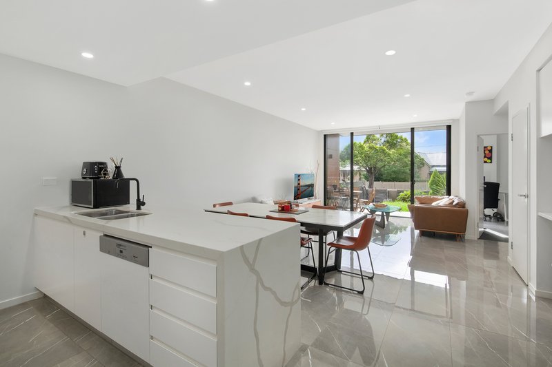 Photo - 2/127 Pennant Street, Parramatta NSW 2150 - Image 1