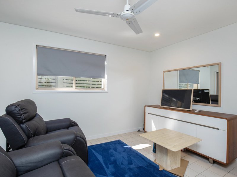 Photo - 2127 South Shields Drive, Benowa QLD 4217 - Image 8