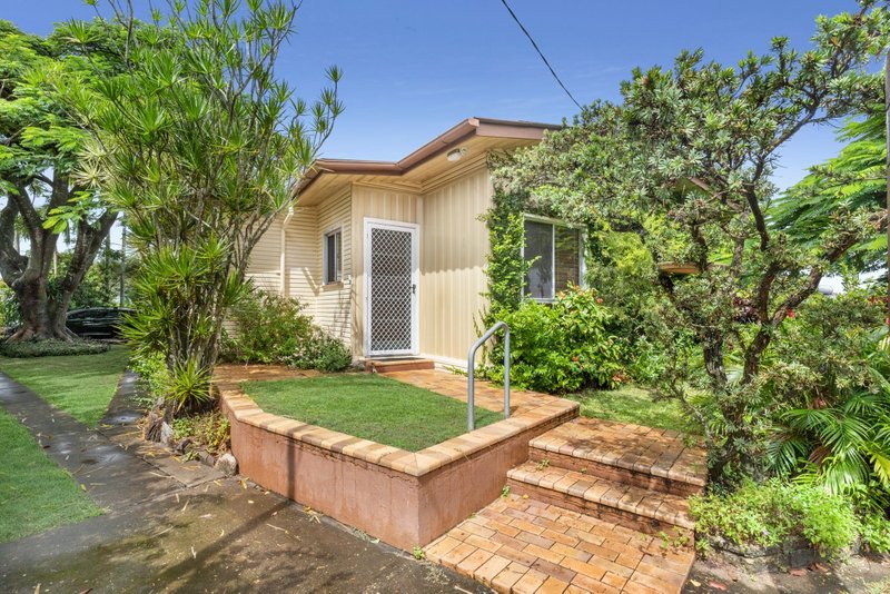 Photo - 2127 Wynnum Road, Wynnum West QLD 4178 - Image 2