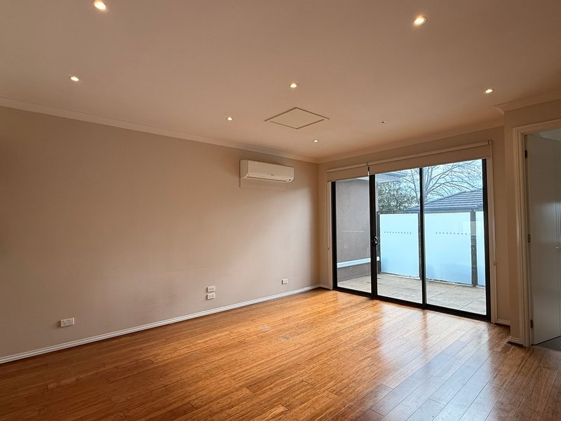 Photo - 2/129 Corrigan Road, Noble Park VIC 3174 - Image 2