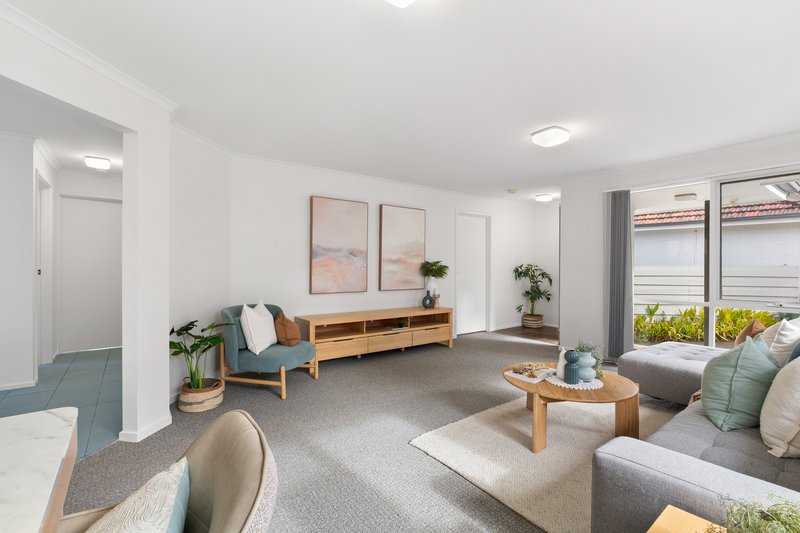 Photo - 2/129 Surrey Road, Blackburn VIC 3130 - Image 4