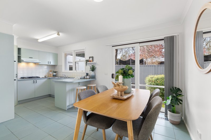 Photo - 2/129 Surrey Road, Blackburn VIC 3130 - Image 5