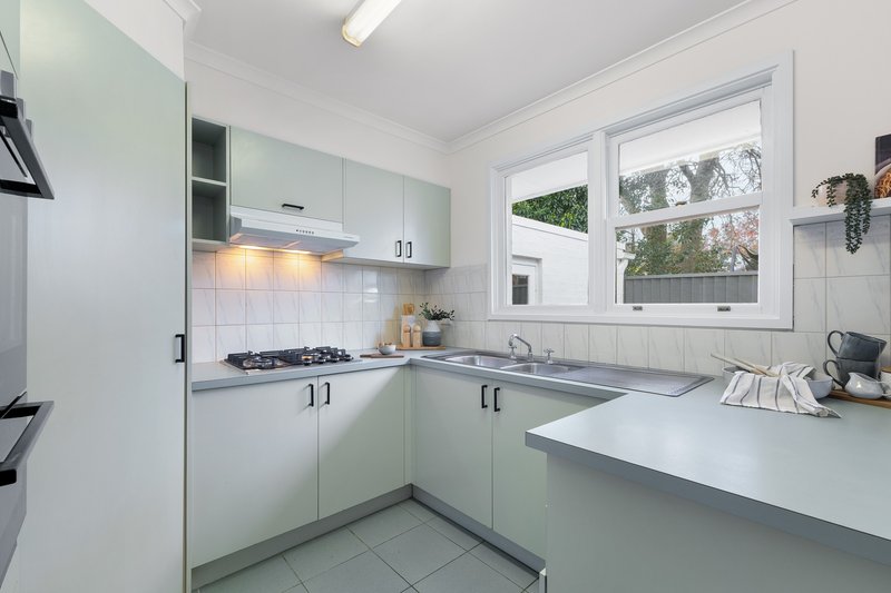 Photo - 2/129 Surrey Road, Blackburn VIC 3130 - Image 7