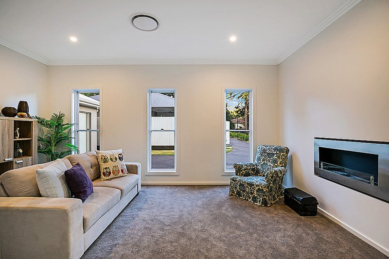 Photo - 2/12a Cottesloe Street, East Toowoomba QLD 4350 - Image 2