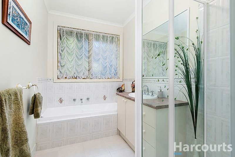 Photo - 2/12A Myers Avenue, Glen Waverley VIC 3150 - Image 5